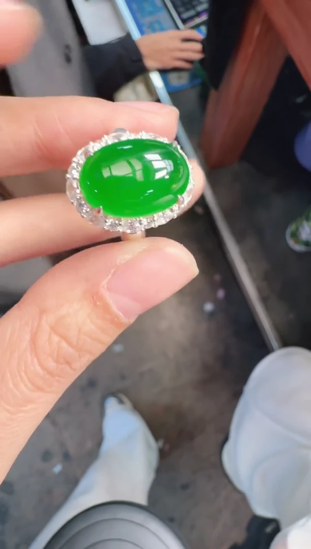 未镶嵌定制翡翠A货有轻微色差属于正常现象，戒指1