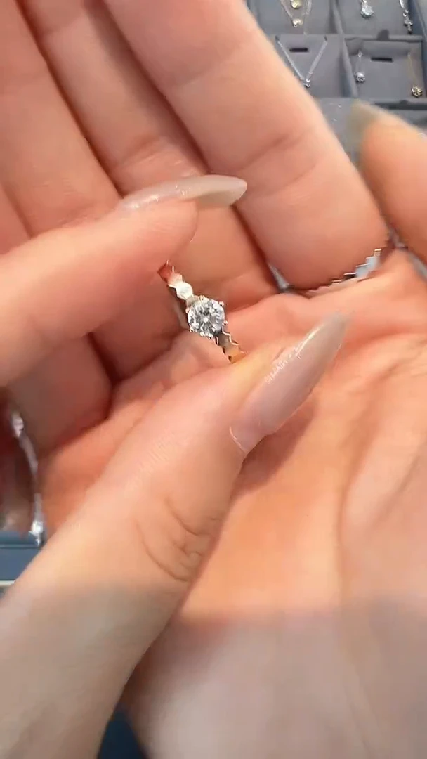 18K金镶嵌戒指钻石30分戒指