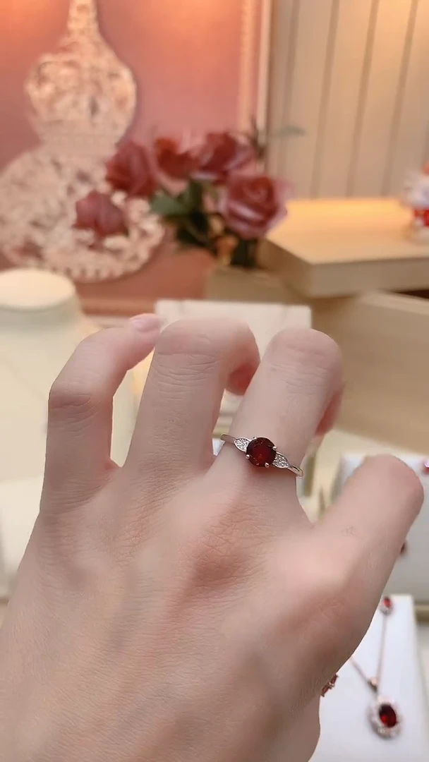 银S925镶嵌戒指石榴石辰月