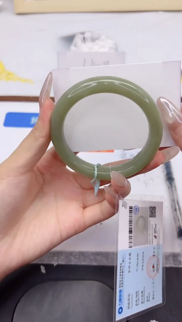 未镶嵌手镯和田玉L130-58.6QML LV