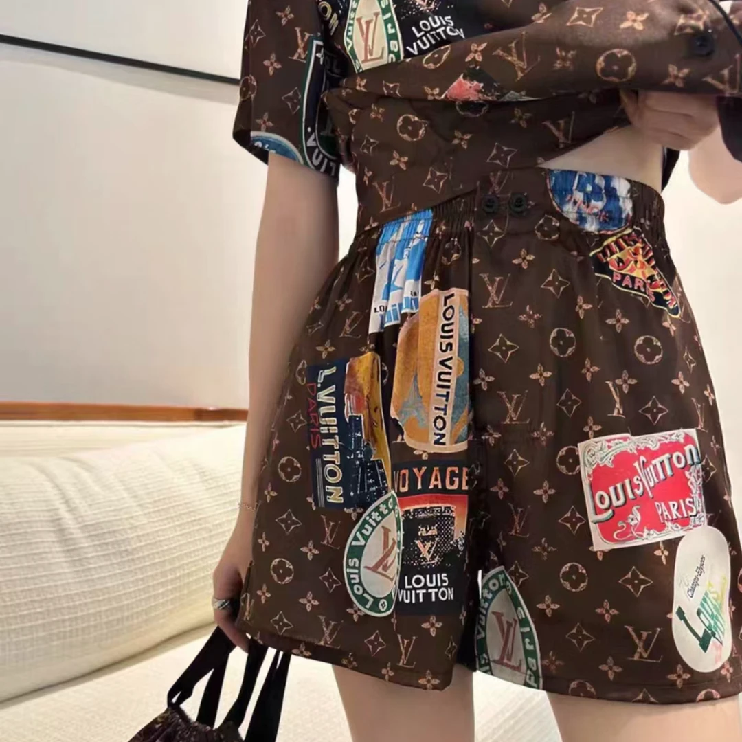 95新 LouisVuitton/路易威登 Logo图案满印松紧腰休闲短裤dd656