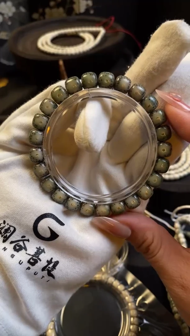 星月菩提手串9×8满绿大牛眼黄金瞳