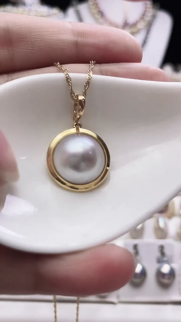 【闪购商品】拼合珍珠（马贝珠）颈饰18K金镶嵌海水马贝吊坠