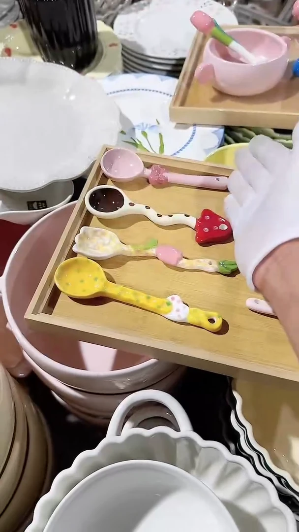 碗4个勺子微瑕 凑满20元包邮