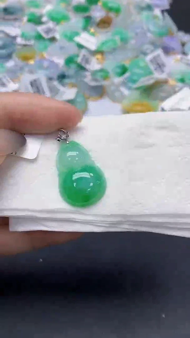 翡翠18K金镶嵌颈饰天然缅甸a货翡翠