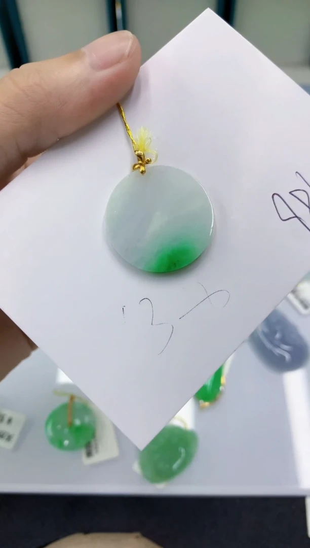 颈饰18K金镶嵌翡翠翡翠