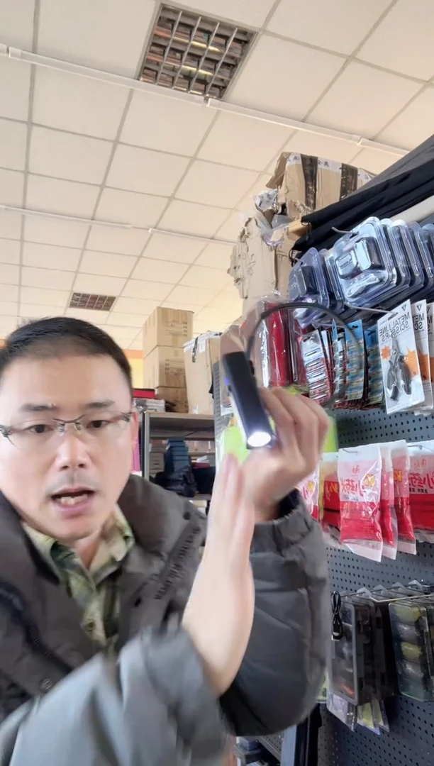 挂耳式感应头灯一个