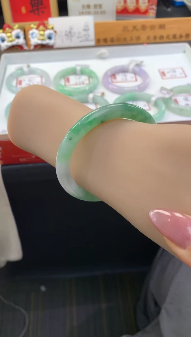 【闪购商品】翡翠手镯（贵妃镯）未镶嵌..............