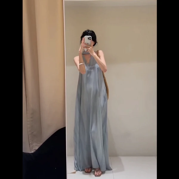 2025新款慵懒风法式蓝色无袖吊带连衣裙子女夏季海边度假仙女长裙
