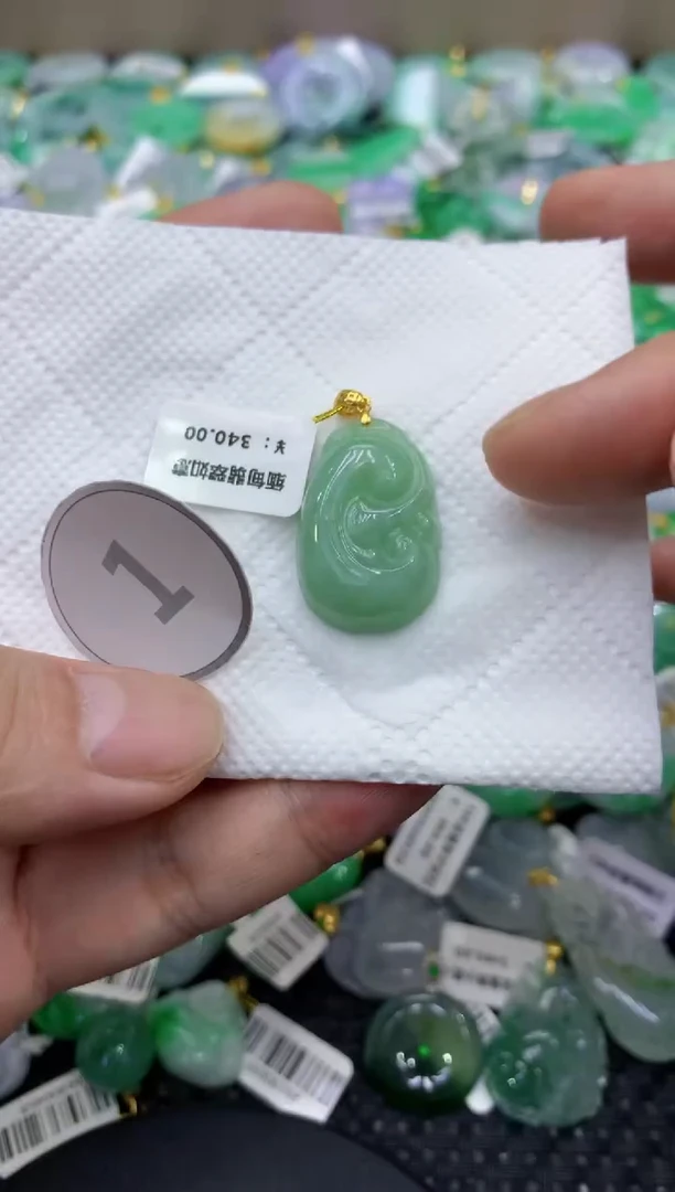 颈饰未镶嵌翡翠天然缅甸翡翠A货