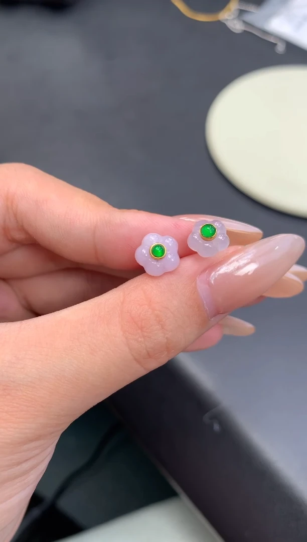 颈饰18K金镶嵌翡翠48小时鉴赏期 退货不扣服务费