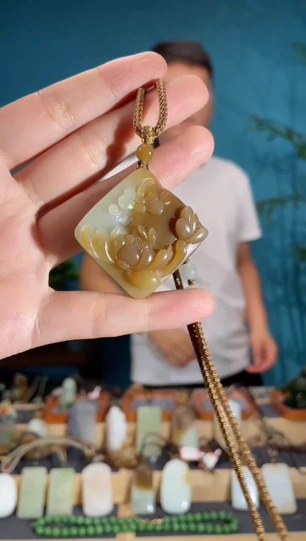 和田玉未镶嵌颈饰1