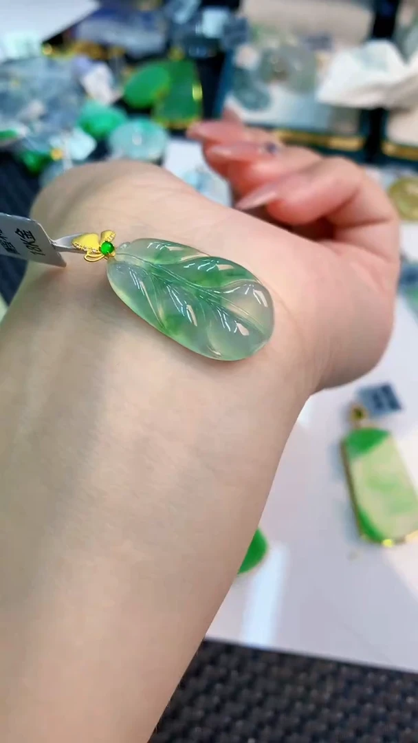 翡翠18K金镶嵌吊坠(不含链)1