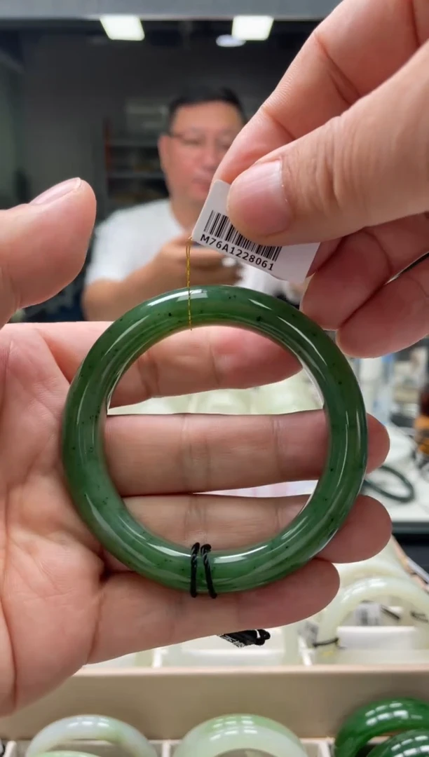 【闪购商品】和田玉手镯未镶嵌编码8061 圈口55-56