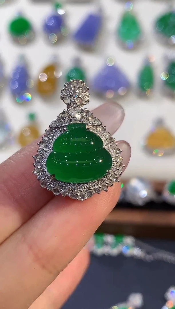 吊坠(不含链)18K金镶嵌翡翠多样性发其一