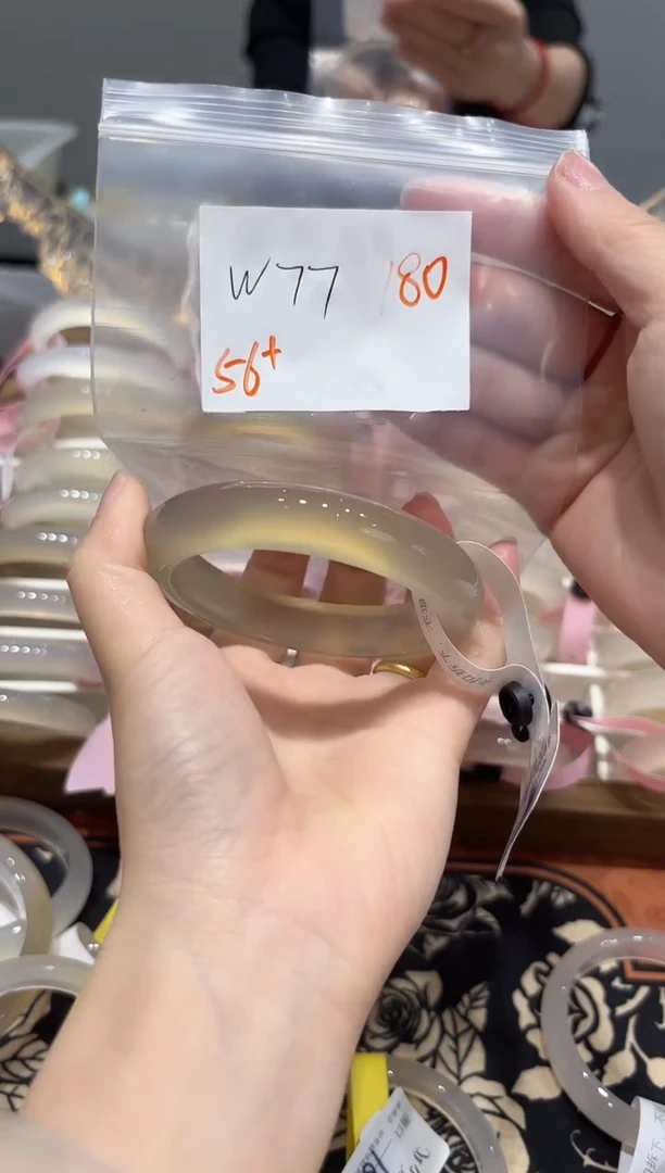手镯玛瑙/玉髓未镶嵌好***?W77