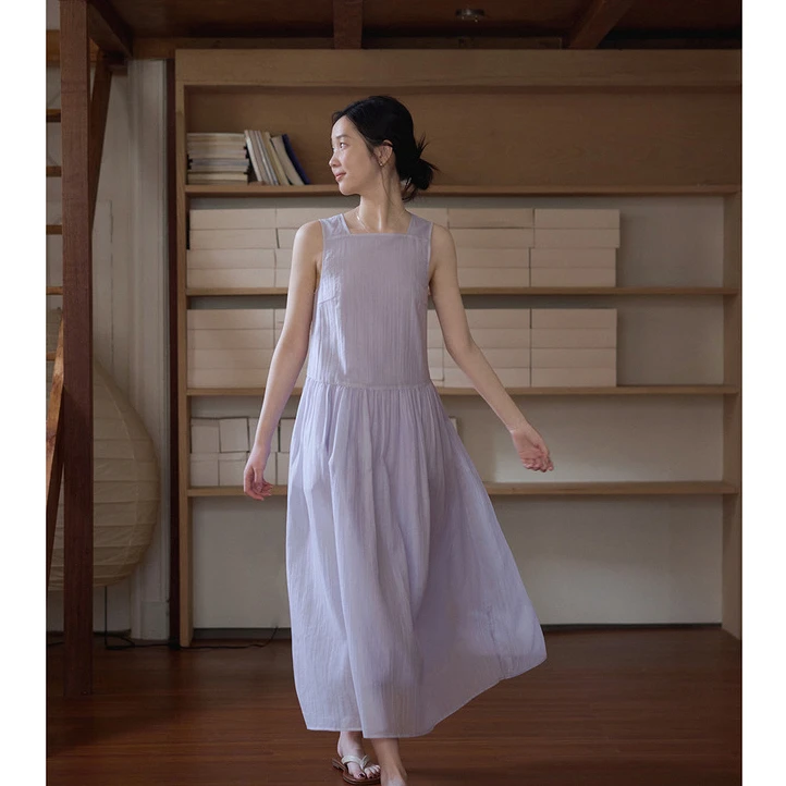 Nice people2025SS莱赛尔薄雾光泽感立体褶皱肌理法式无袖连衣裙