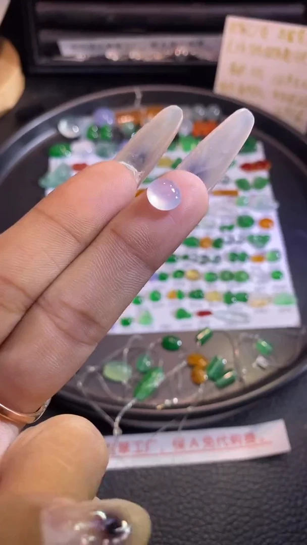 翡翠挂件未镶嵌蛋面