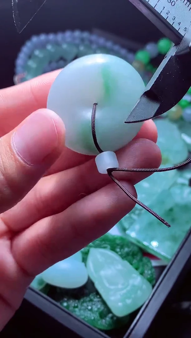 未镶嵌定制翡翠摆***?翡翠毛货定制