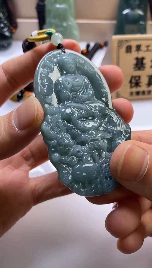 颈饰未镶嵌翡翠