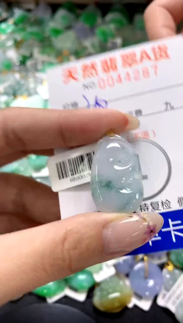 翡翠18K金镶嵌颈饰1111111111111111