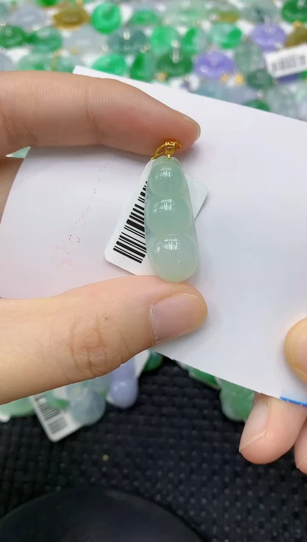 翡翠18K金镶嵌颈饰1111111111