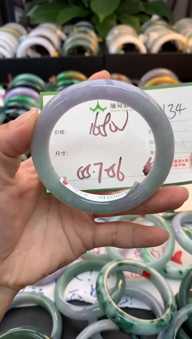未镶嵌定制翡翠美****倩毛货需精细抛光+多人