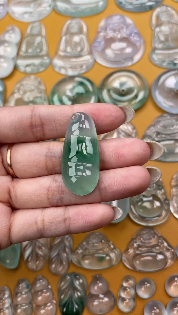 翡翠未镶嵌吊坠(不含链)豆子 37.9 16.8 7.7