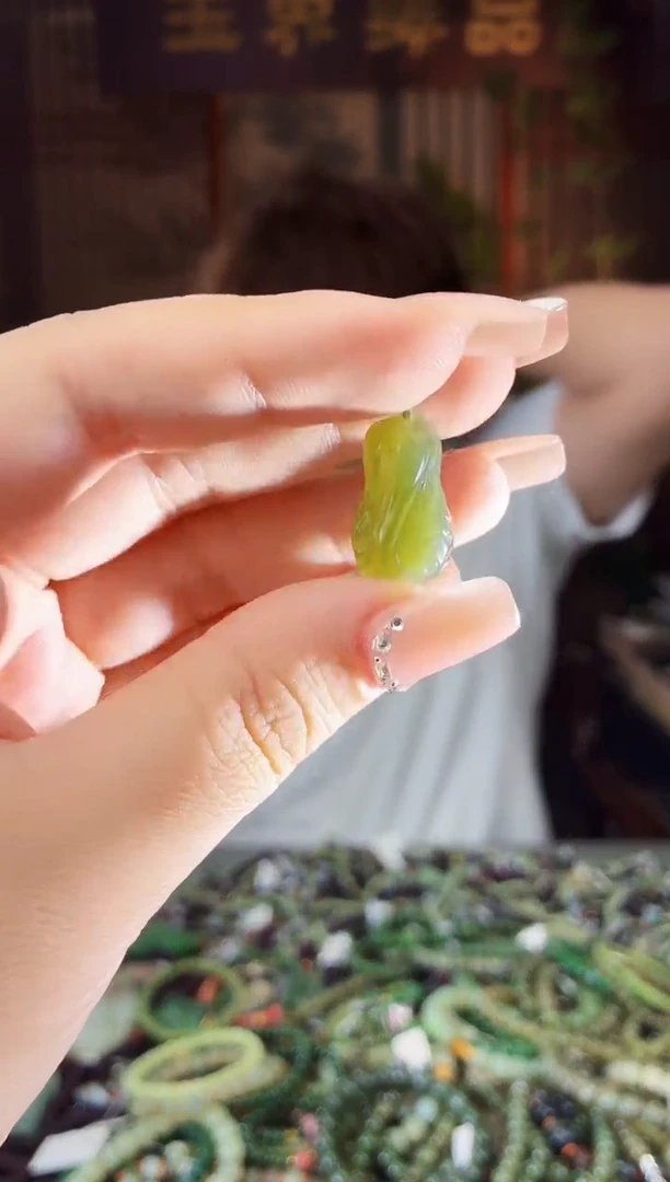 和田玉未镶嵌颈饰拍一发一