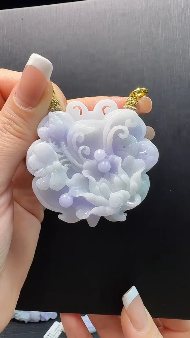 颈饰未镶嵌翡翠蝶恋花