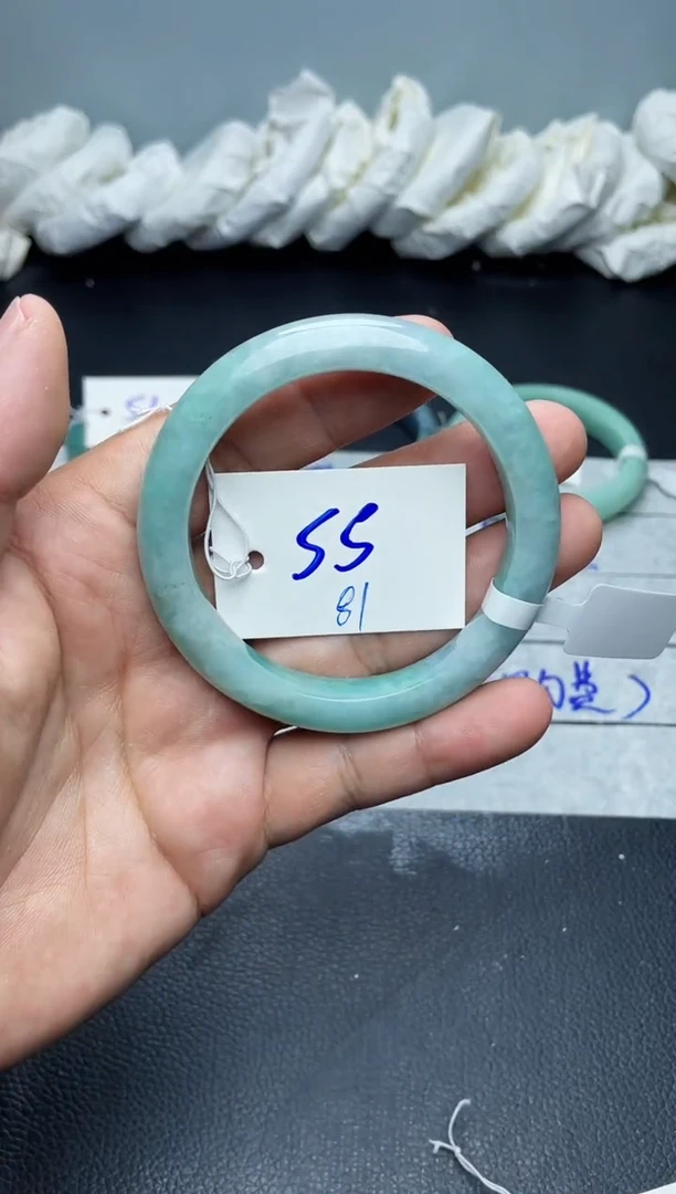 未镶嵌手镯翡翠81