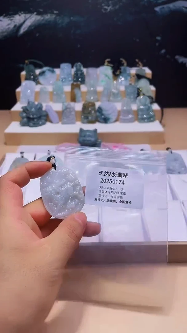 颈饰未镶嵌翡翠天然翡翠A 货0901