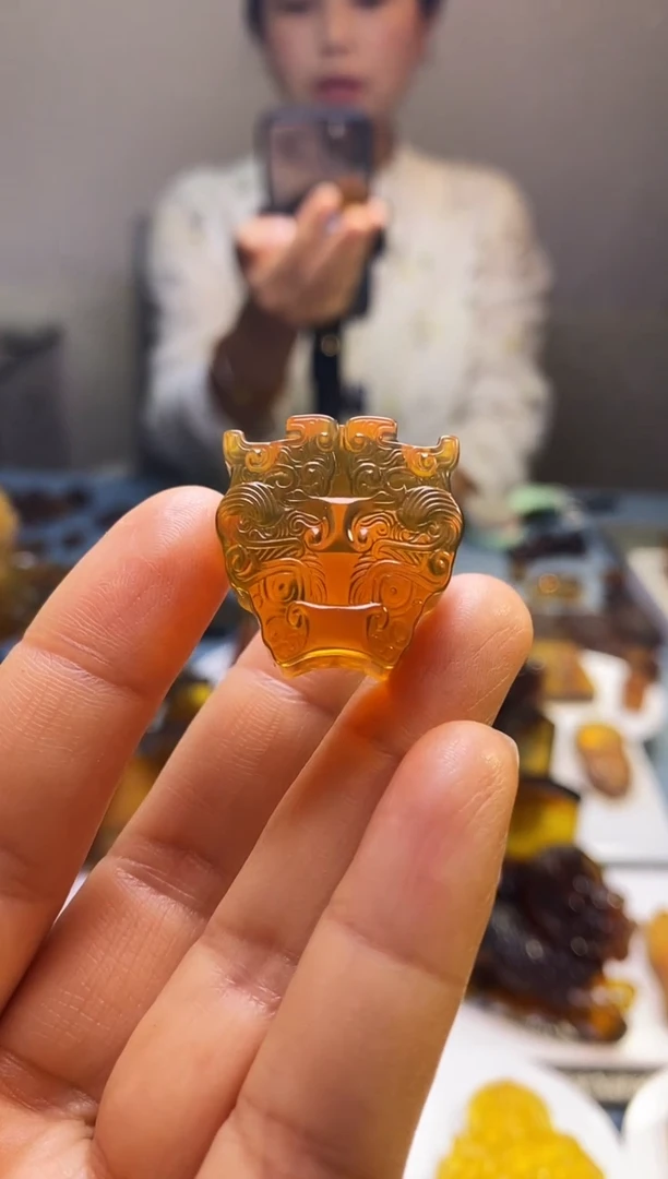 未镶嵌颈饰琥珀SN35-11（仿古·夔牛）可以做三通