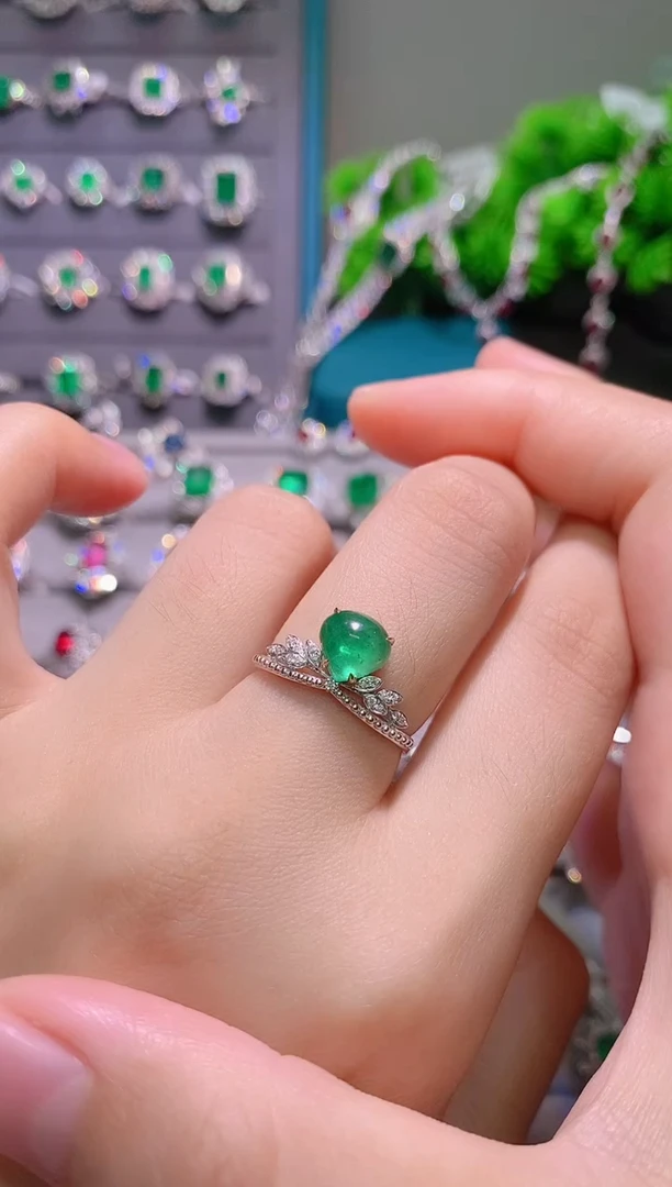 18K金戒指18K金镶嵌祖母绿.