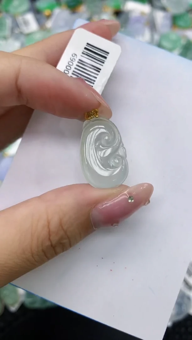 翡翠18K金镶嵌颈饰11111111111