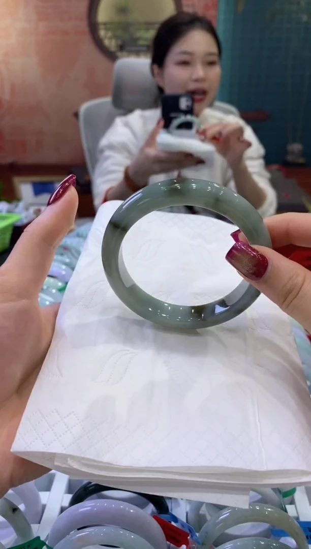 【闪购商品】翡翠手镯未镶嵌多人09477