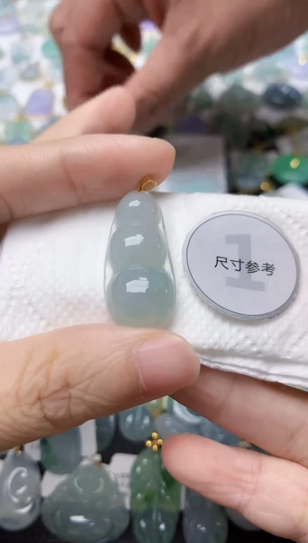 翡翠18K金镶嵌颈饰天然缅甸A货翡翠