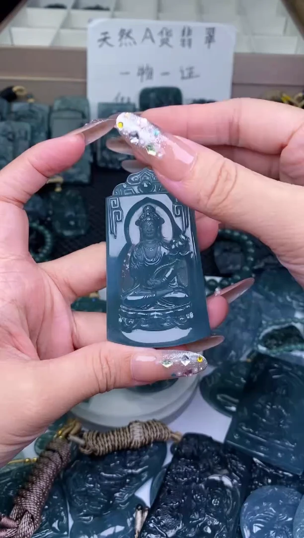 颈饰未镶嵌翡翠