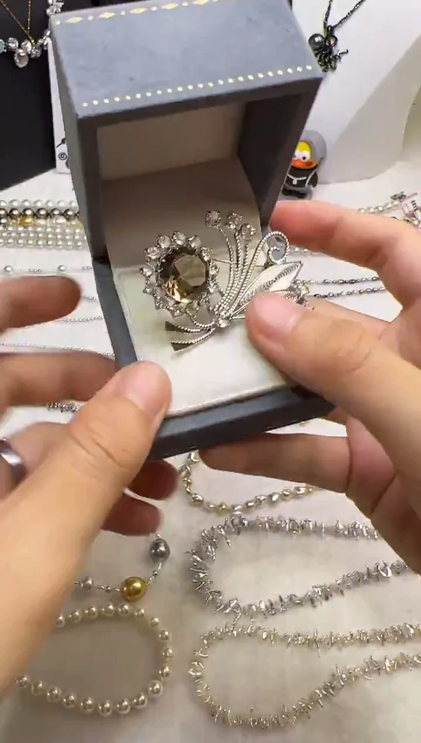 未镶嵌胸饰海水珍珠珍珠