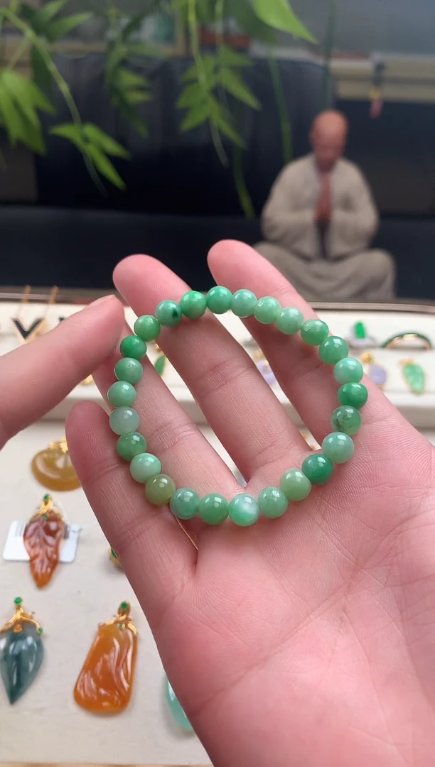 翡翠裸石未镶嵌手串