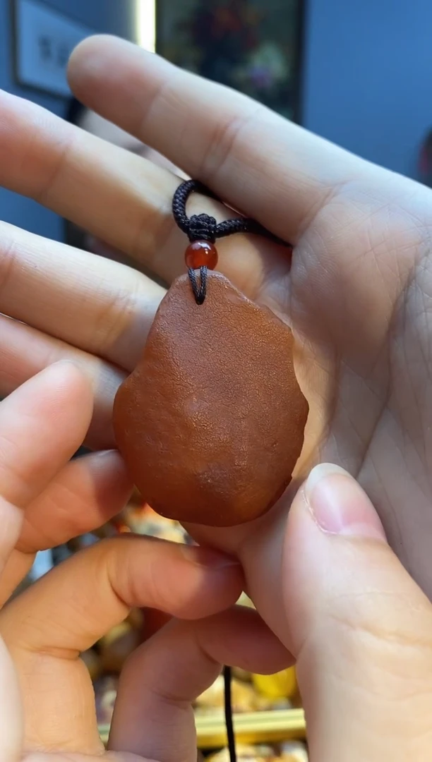 未镶嵌颈饰琥珀吊坠