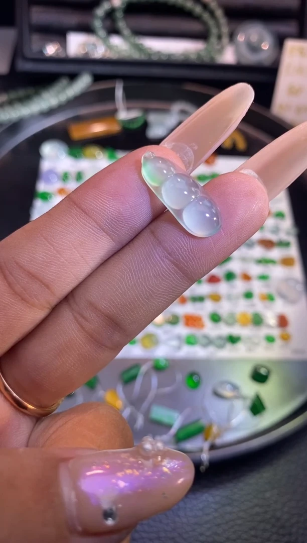翡翠挂件未镶嵌豆子