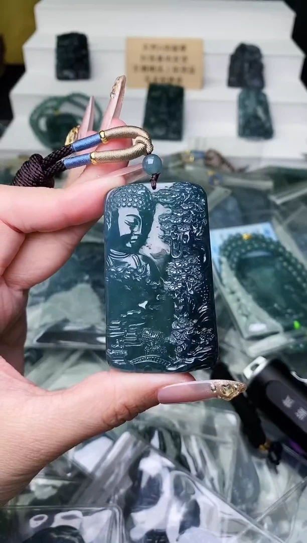 颈饰未镶嵌翡翠