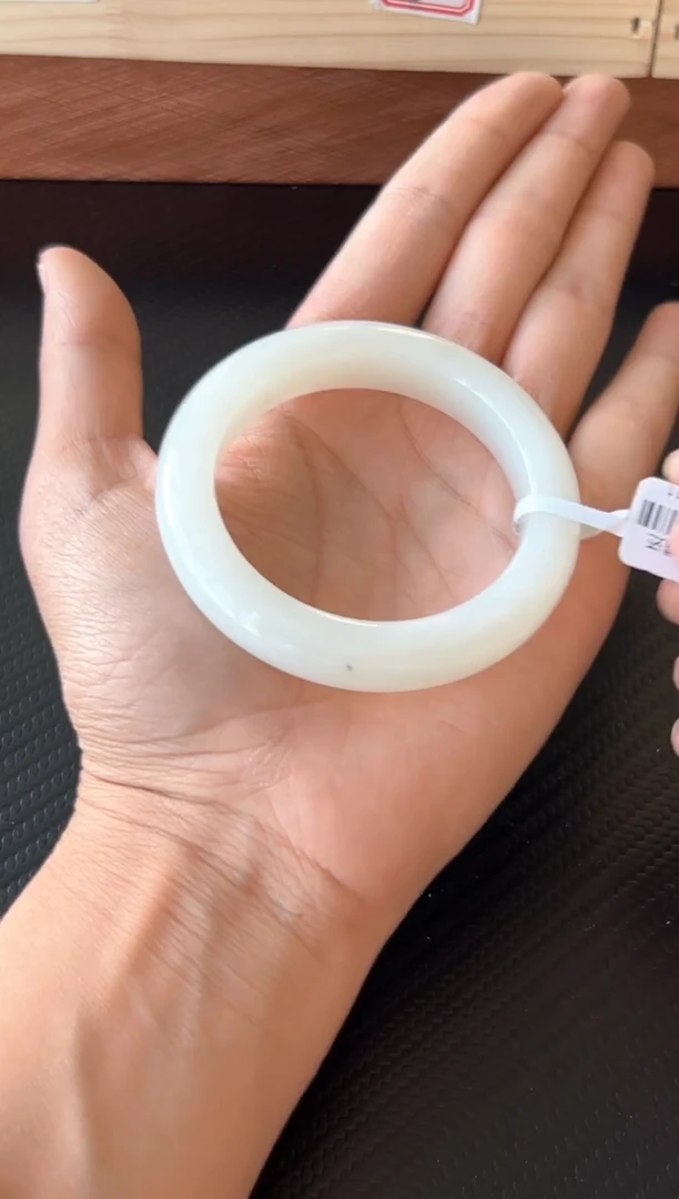 未镶嵌手镯和田玉且末微色差金山52kM