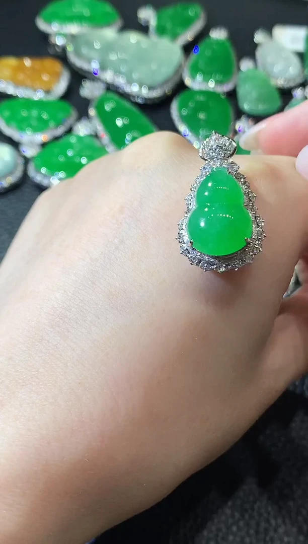翡翠18K金镶嵌吊坠(不含链)D63