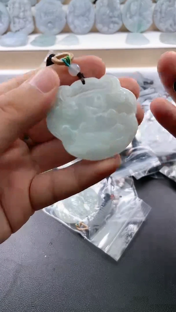 翡翠未镶嵌颈饰..../6/13/ 114