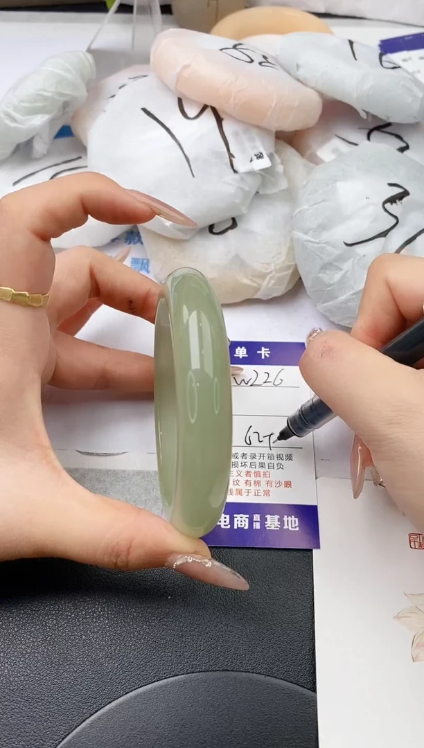 未镶嵌手镯石英质玉w226-DB62+