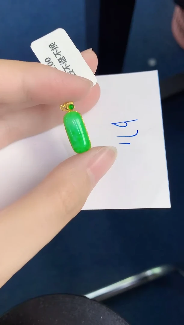 翡翠18K金镶嵌颈饰天然翡翠緬甸A貨