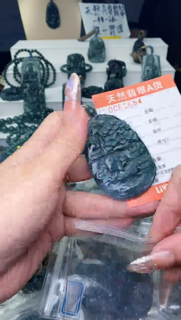 翡翠未镶嵌颈饰