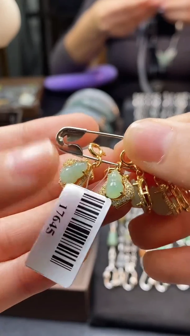 颈饰银S925镶嵌翡翠17645多样性发一